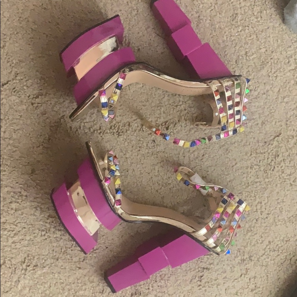 Cute statement heels perfect for summer !